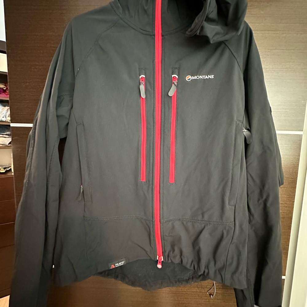 Men’s Large Montane Soft Shell Black/Red Jacket